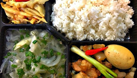 Combo 3: Cơm tấm ba rọi nướng + Cơm chiên gà xối mỡ má đùi + Hộp Canh Chua Không Cá