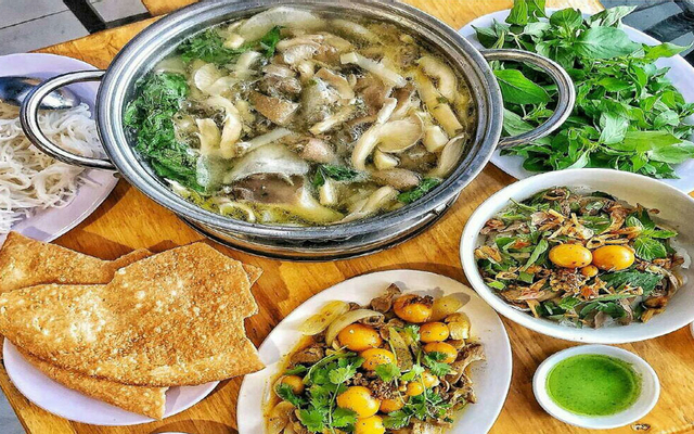 Langbiang - Lẩu Gà Lá É, Bánh Ướt Lòng Gà & Sữa Chua Phô Mai
