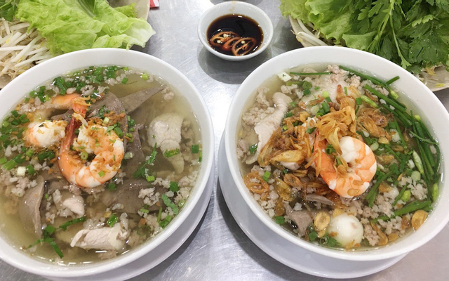 Hủ tiếu chân giò