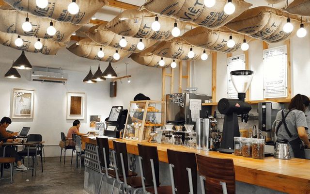 Là Việt Coffee Saigon - Tú Xương