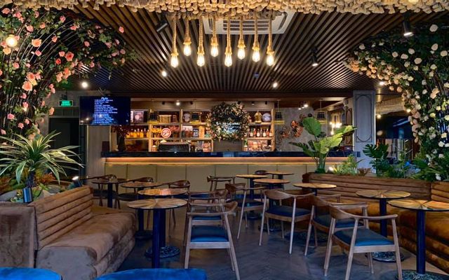 La Rosa Bistro - Cofffee & Pub