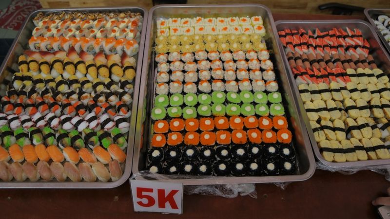 Sushi cơm cuộn tôm chiên xù đắp phô mai
