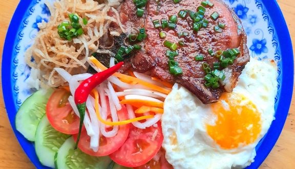 Bún thịt nướng chả giò
