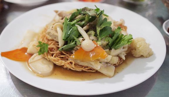 Cơm chiên xúc xích ốp la + Cơm Chiên Gà Quay Giòn