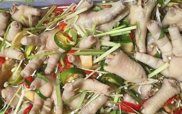 Chân gà hấp hành