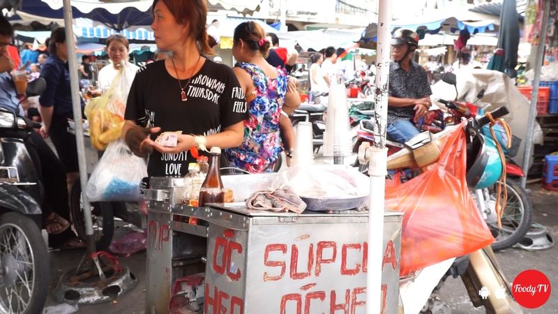 Khu Ẩm Thực Chợ Hòa Bình