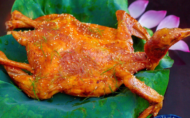 Gà ta nướng sả ớt- con lớn