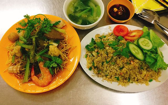Cơm xào hải sản