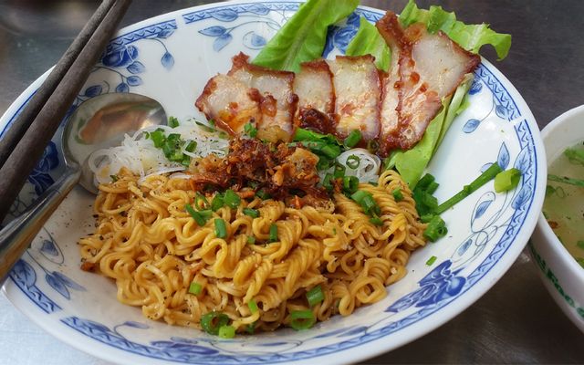 Hủ tíu mì xương
