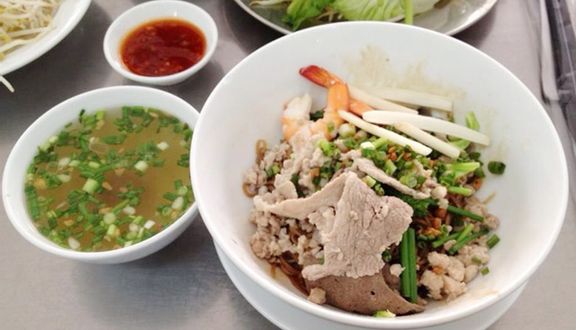 Hủ Tiếu Nam Vang 303 - Nguyễn Tiểu La