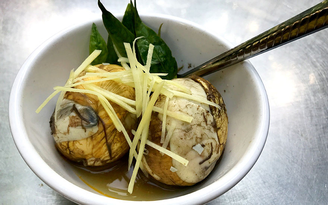 Hột Vịt Lộn - Cách Mạng Tháng 8