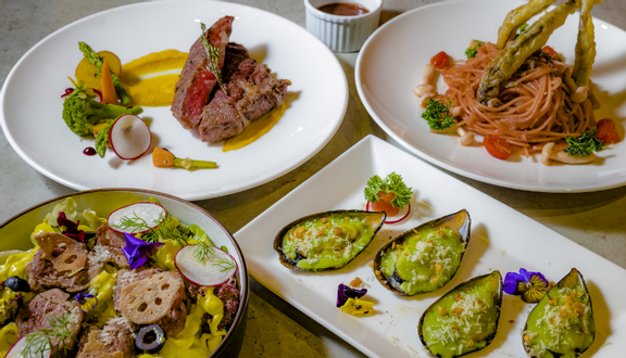 HOOGA Café Restaurant & Lounge