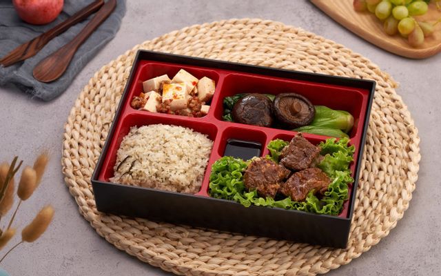 Bento Cơm Gà Xốt Hành Gừng