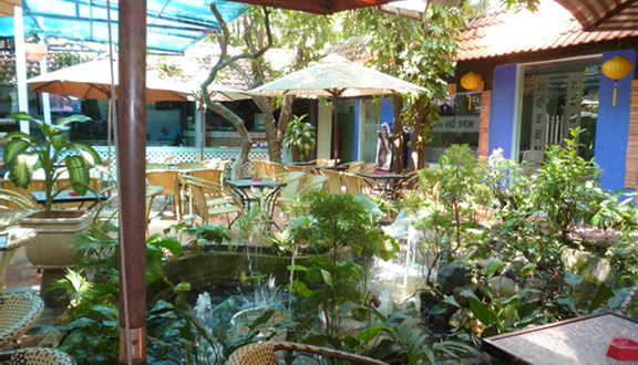 Hồ Sen Cafe - Quang Trung