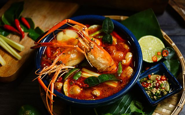 Cơm chiên trái thơm hải sản