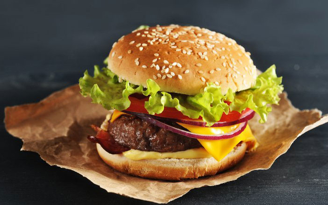 Hamburger Bò + Trứng