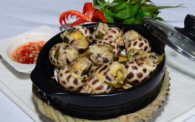 Chân gà hấp hành