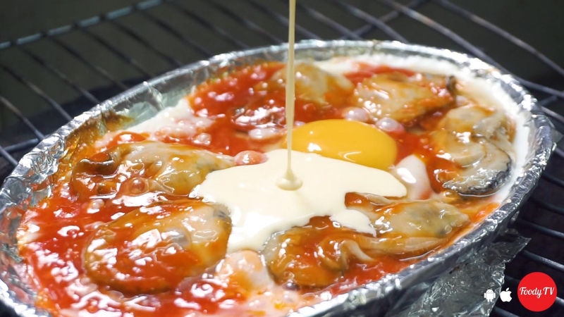 Hàu né sốt tiêu đen cay + bánh mì