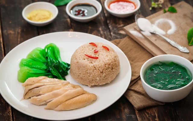 Cơm gà xối mỡ
