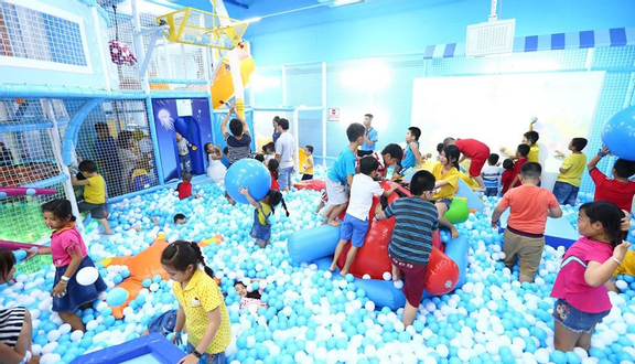 TiNiWorld - Crescent Mall