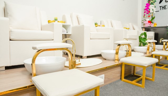 The Nail Lounge