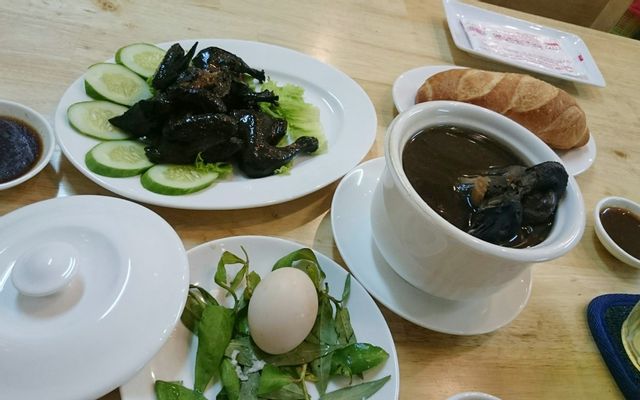 Trứng gà ác lộn luộc