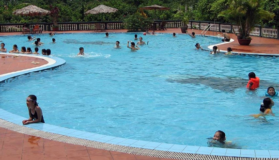 Hồ Bơi Lao Động