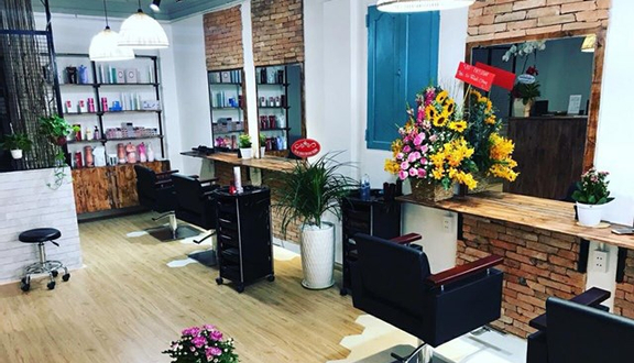 Út Hoàng Hair Salon