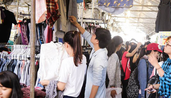 Saigon Holiday Market - Nguyễn Du