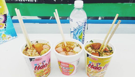 FamilyMart - Xóm Chiếu