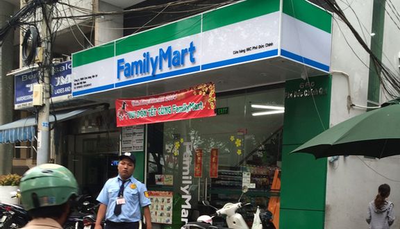FamilyMart - Phó Đức Chính