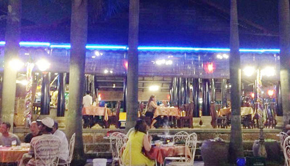 Dòng Sông Xanh Restaurant