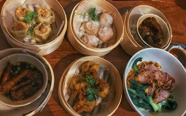Cơm chiên xá xíu - ốp la