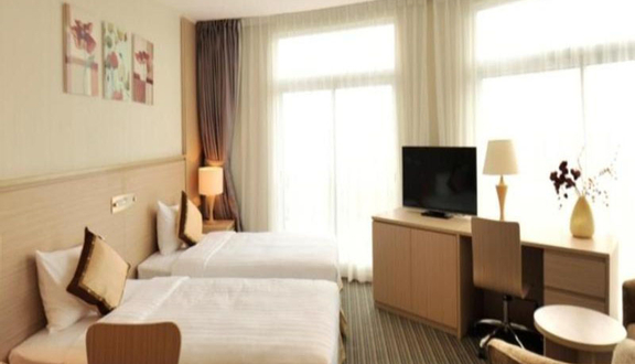 Candle Hotel - Đội Cấn