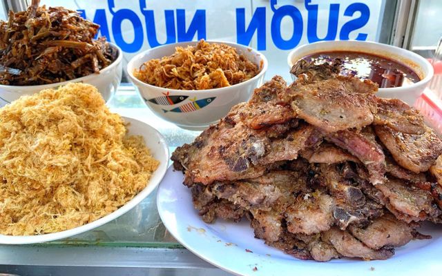 Xôi Sườn Nướng Cô Thư