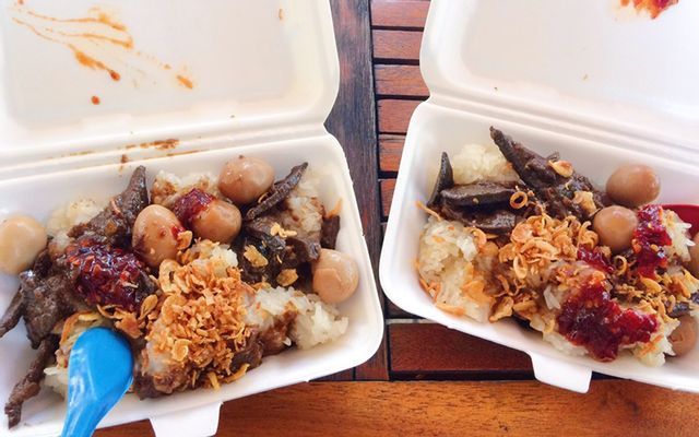 Xôi gà rô ti gan trứng