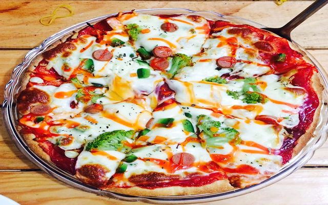 Pizza xúc xích + lạp xưởng (size 20 cm)