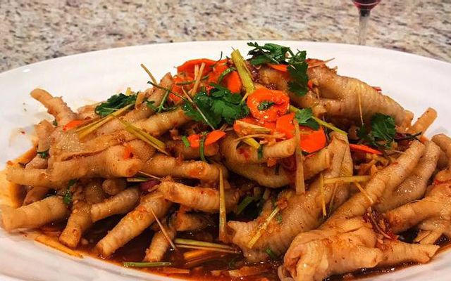 Chân gà có xương chua cay