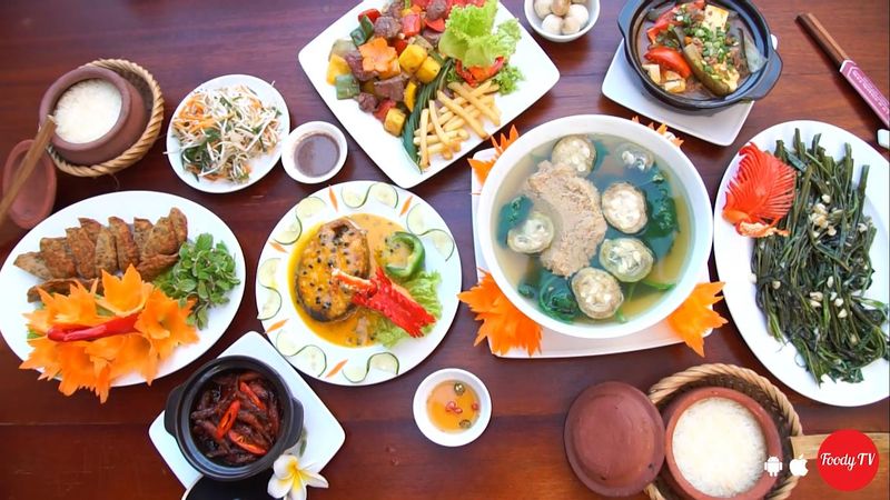 Việt Xưa Restaurant - Cơm Niêu