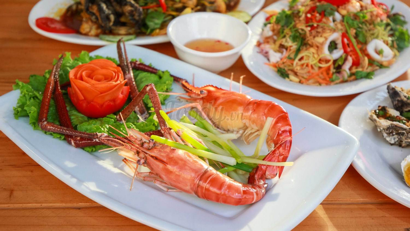Tôm Càng Xanh Quán - Hải Sản Tươi Sống