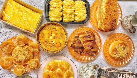 Toca Food - Bông Lan Trứng Muối & Cơm Cháy
