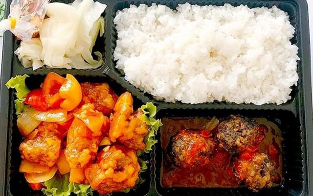Cơm gà kho sả ớt