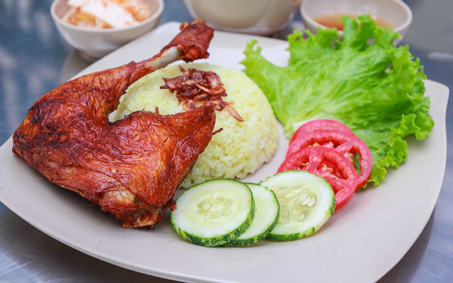 Cơm gà hấp chặt