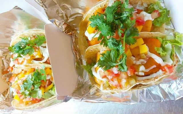 Cornchips with Chunky Salsa & Taco Sauce