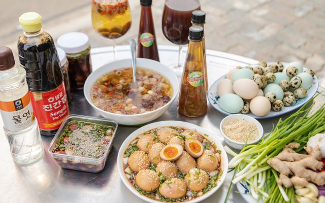 Trứng gà ta lòng đào ngâm tương Hàn Quốc hộp lớn