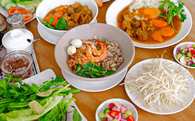 Quỳnh Anh - Hủ Tiếu Nam Vang