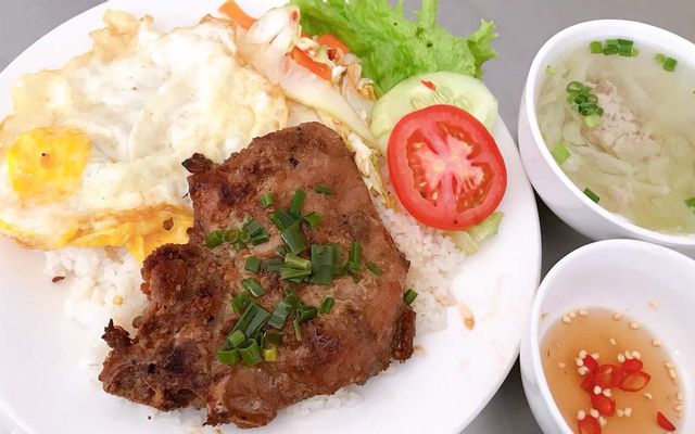 Cơm tấm sườn nướng
