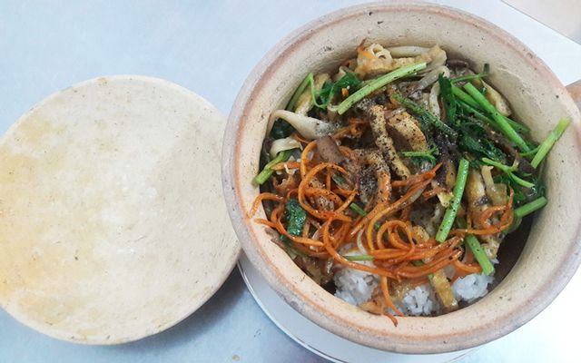 Cơm tay cầm.Rice in Earthen Pot