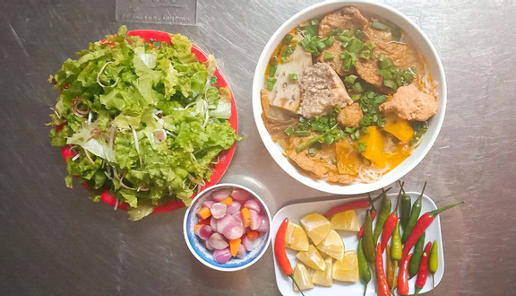 Quán Châu - Bún Riêu Chả & Mì Quảng Gà