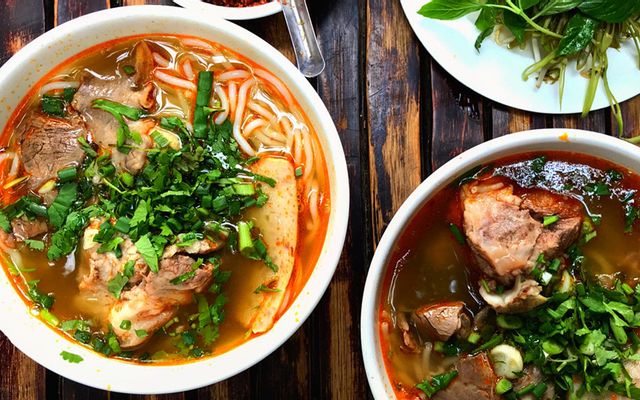 Bún bò gân - chả
